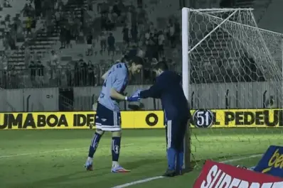 Insólito momento en Brasil: Cassio paró el partido, pidió permiso y se fue corriendo al baño en pleno segundo tiempo