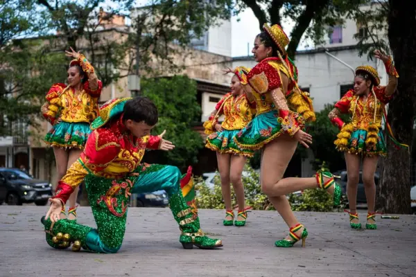 Machos y cholitas: el caporal boliviano conquista Tucumán