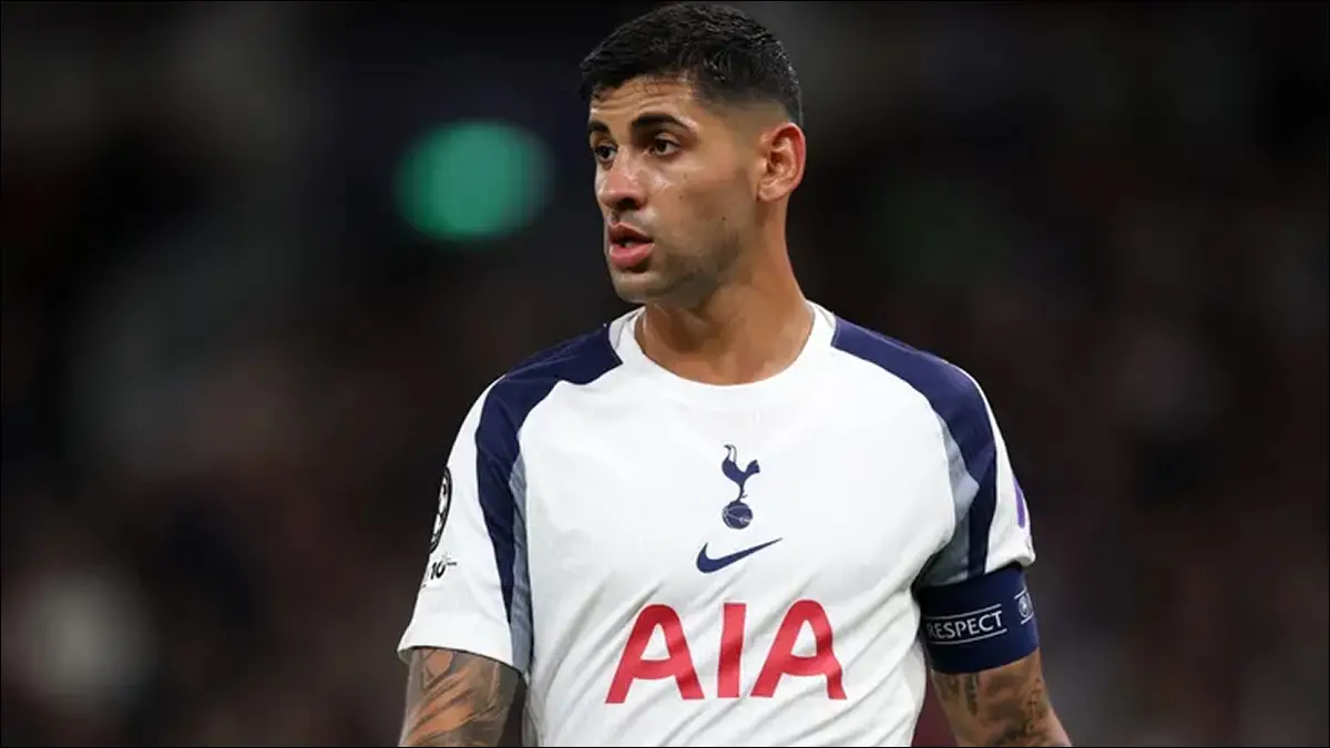 MOLESTIA. Cristian Romero expuso su incomodidad tras el empate ante Manchester City y apuntó a la escasez de futbolistas disponibles en el plantel de Tottenham.