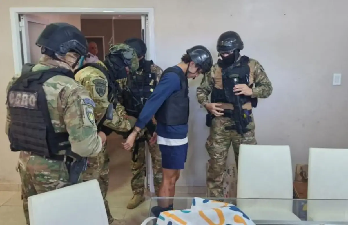 Uno de los jóvenes que fue detenido por la Policía.