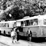 Recuerdos fotográficos: 1969. Viejos trolebuses son usados como aulas en Villa Luján