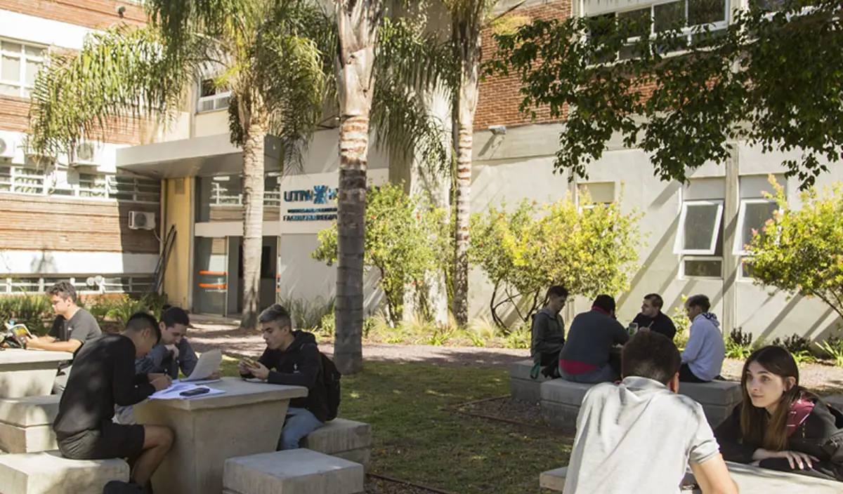 CARRERA. La ciberseguridad es una de las áreas con mayor proyección laboral, pero no todas las formaciones son iguales. / UTN BA