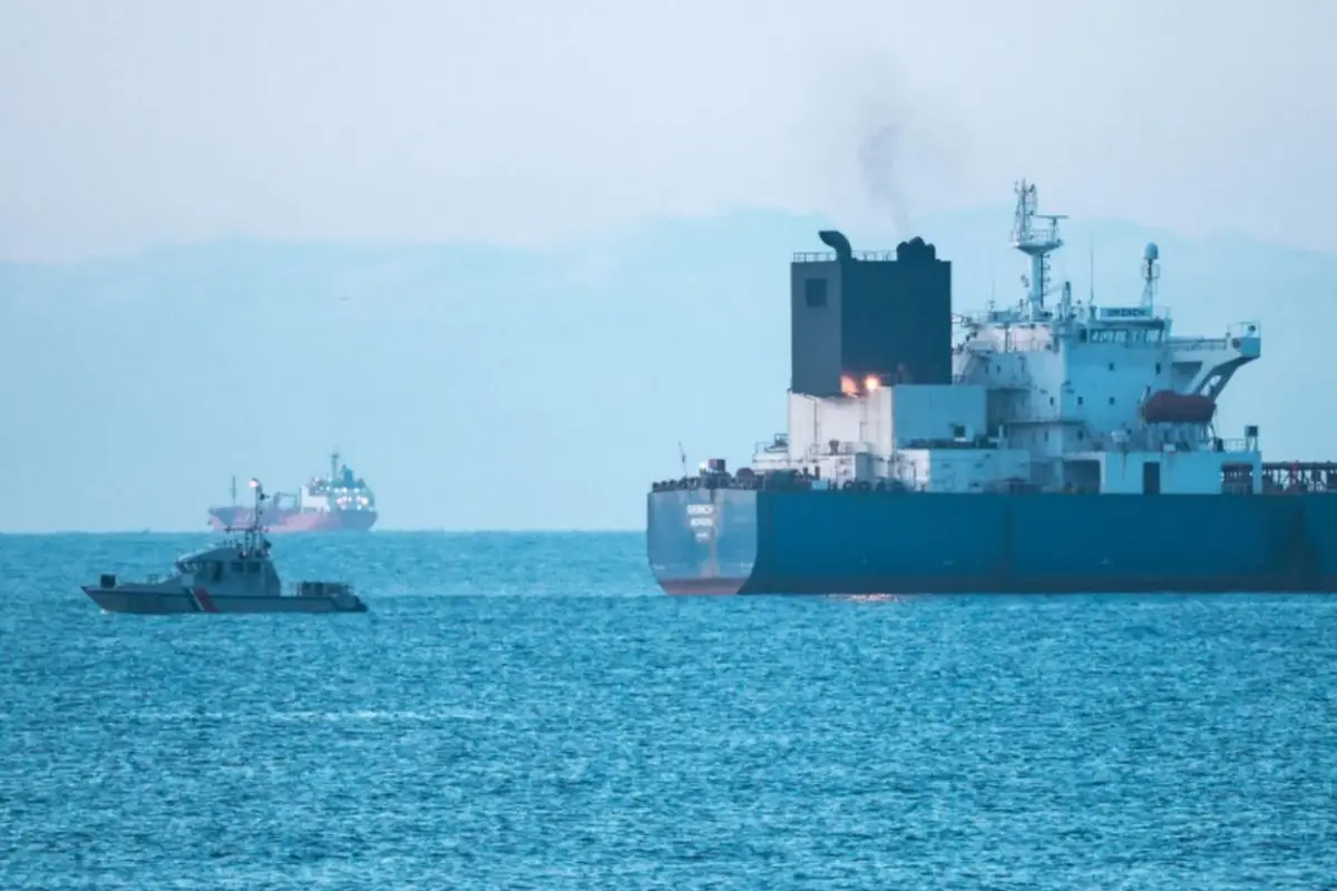 COMO PIRATAS. Las embarcaciones circulan con documentos falsos.