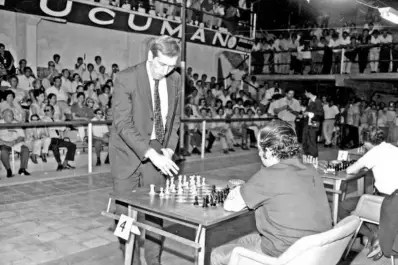 Recuerdos fotográficos: 1971. Bobby Fischer, el “niño terrible” del ajedrez, en Tucumán