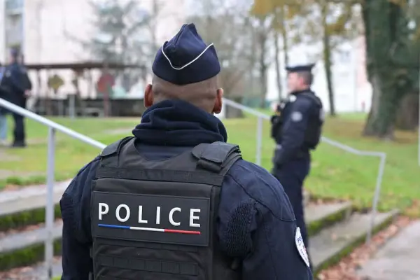 Francia acusa a 10 hombres por drogar y violar a un niño