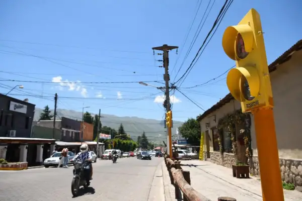 Caos vial en Tafí del Valle: Manuel Courel denunció que los semáforos son un castigo para el turista