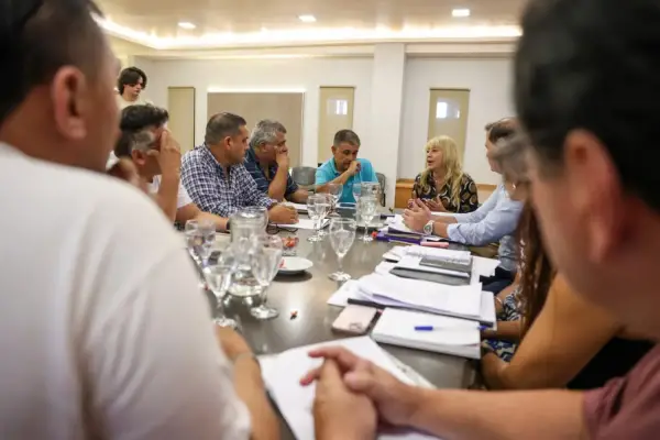 Rossana Chahla recibe a taxistas y avanza la reglamentación de ordenanzas que regulan el servicio de transporte por apps