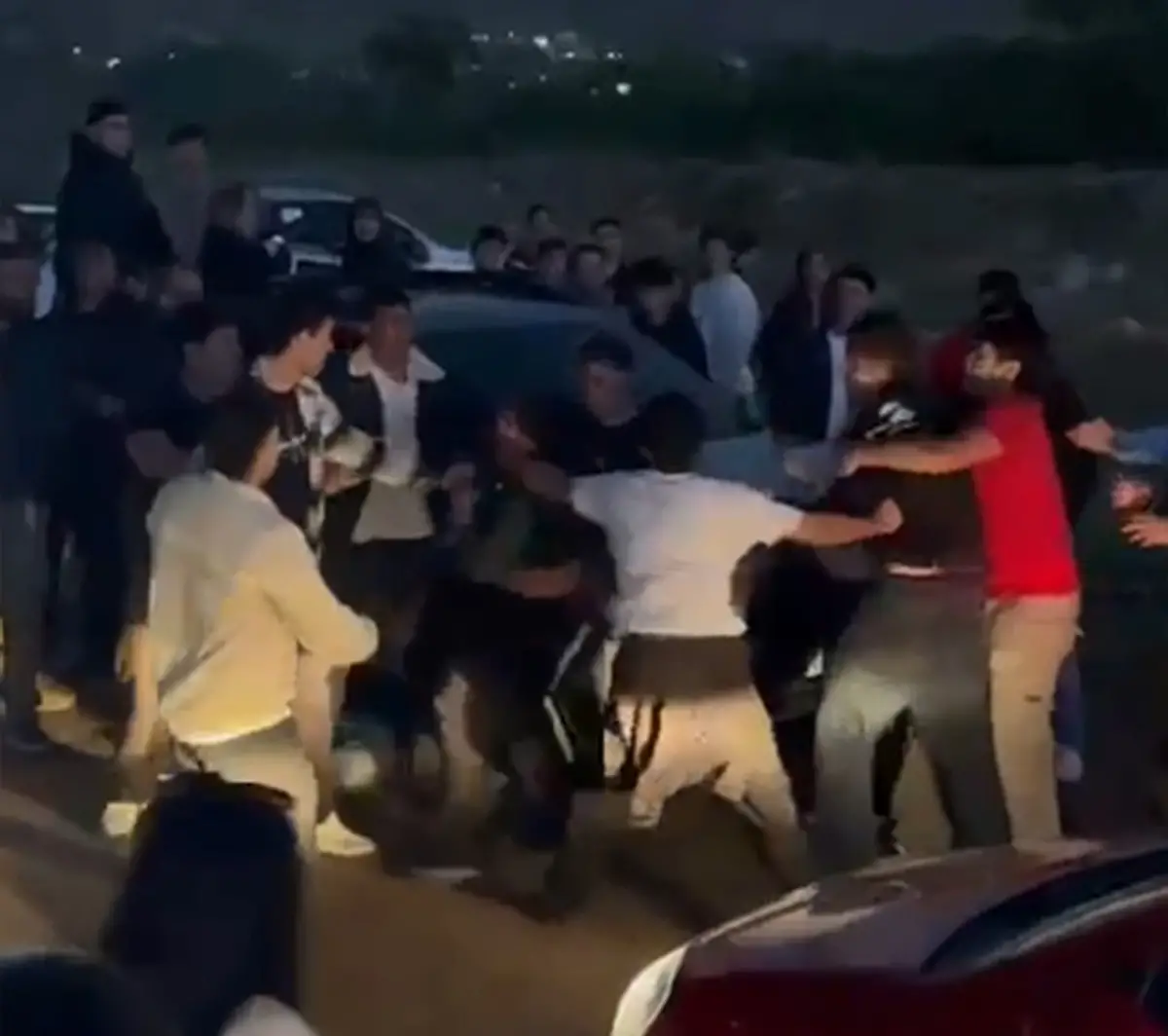AMANECER VIOLENTO. Las imágenes captadas en un video en el que se registró la agresión que sufrió Gastón Mazza en Las Estancias, Catamarca.