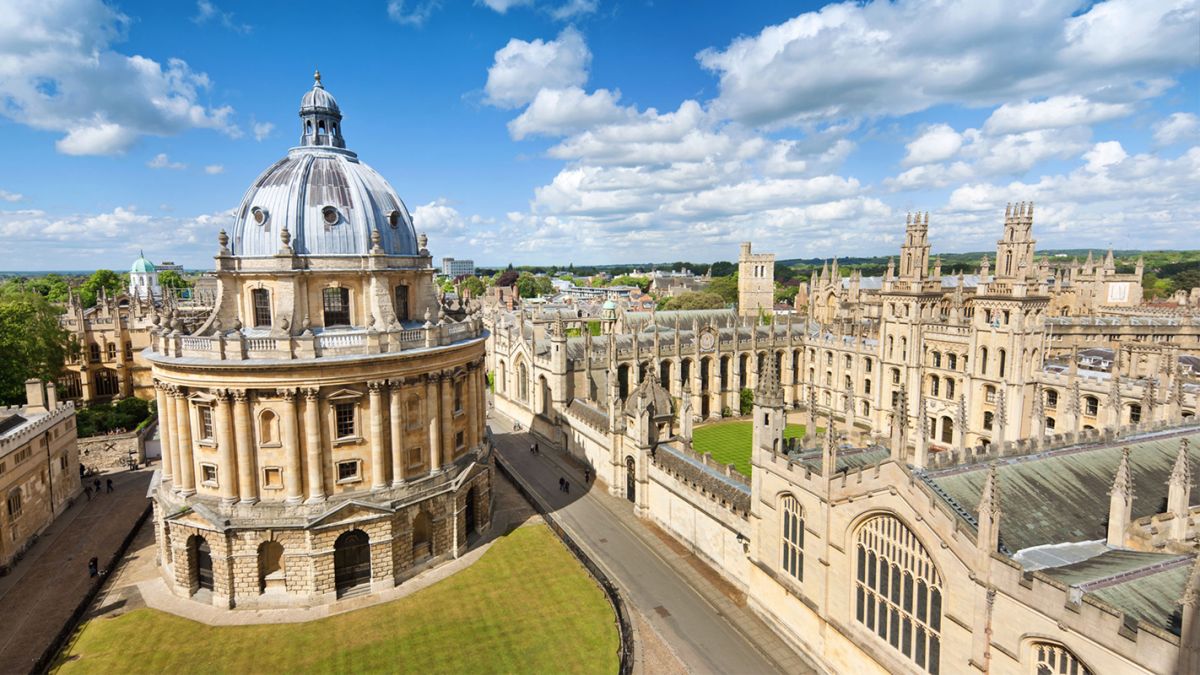 OXFORD. Famosa por su universidad de clase mundial y vasta cultura e historia británica