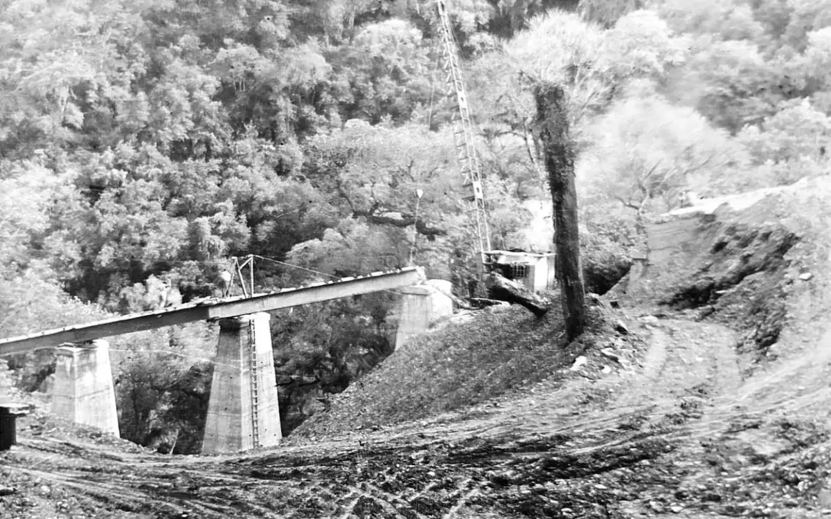 Recuerdos fotográficos: 1957. Colocan el primer riel del funicular de la Ciudad Universitaria