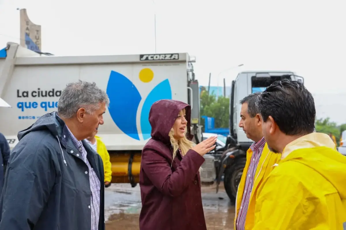 TEMPORAL EN TUCUMÁN. La intendenta Chahla monitoreó los trabajos tras la intensa lluvia. 
