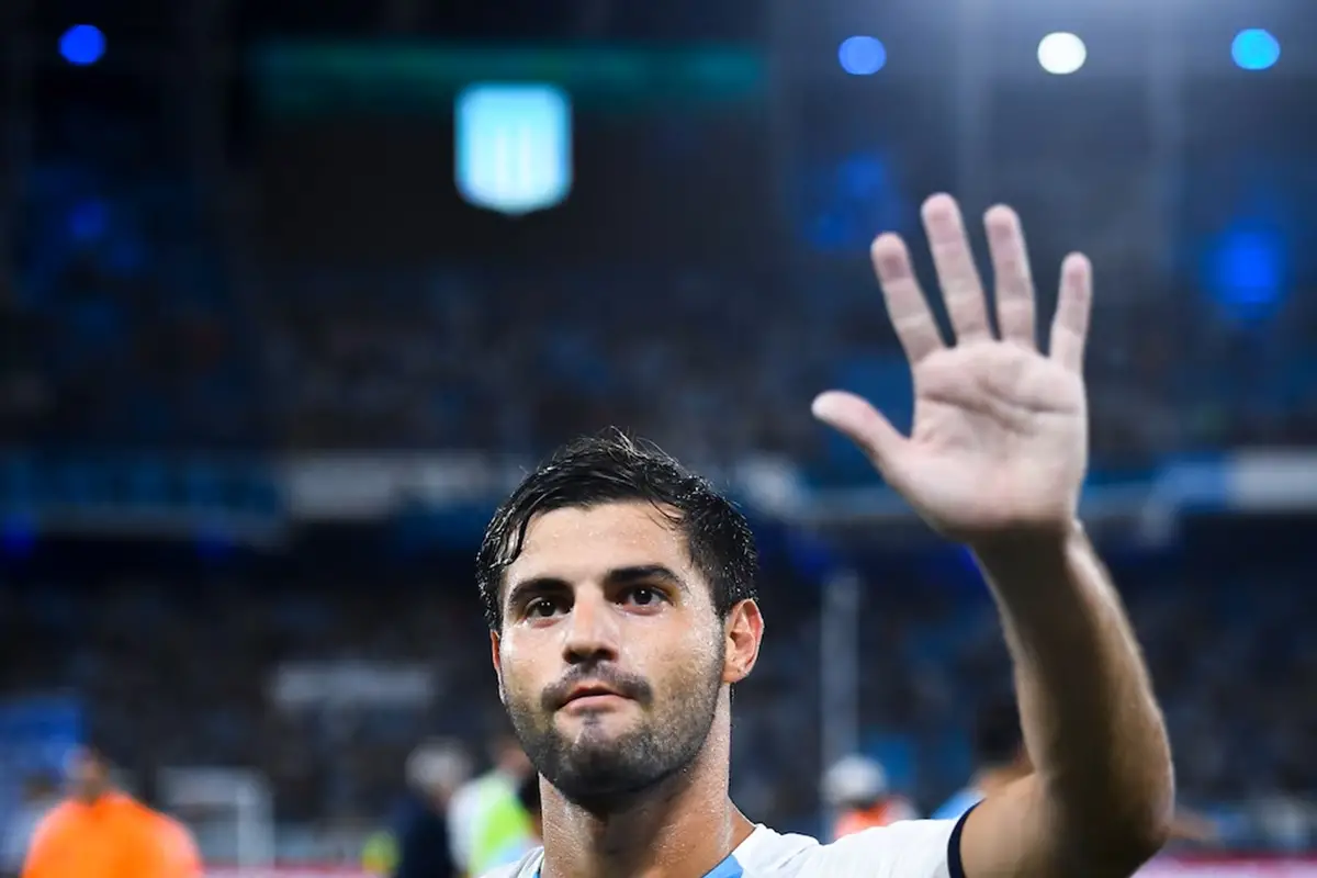 ¿ADIÓS? Santiago Sosa es pretendido por Vasco da Gama; Racing podría perder a uno de sus mejores jugadores.