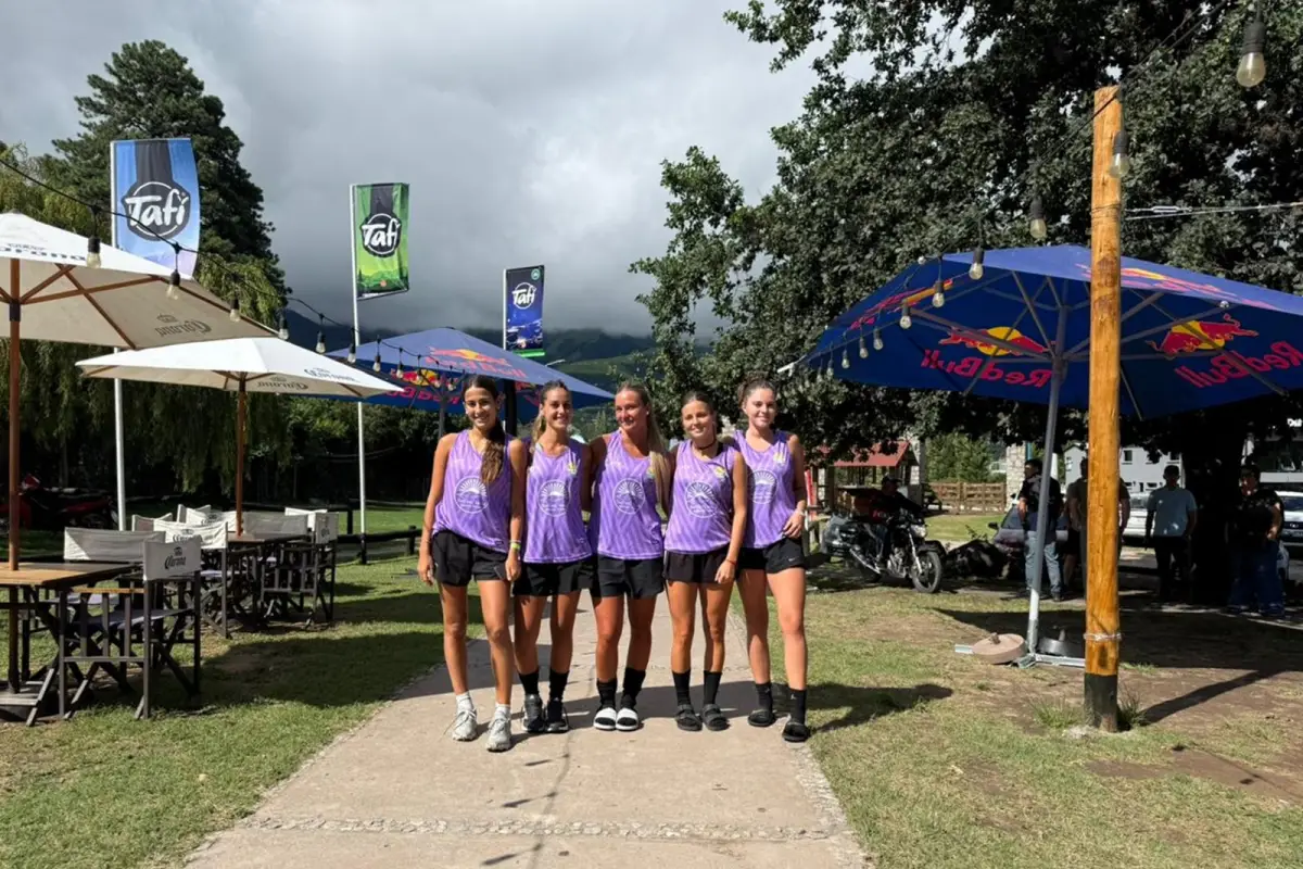 TODO LISTO. La delegación de Tafí B afina los últimos detalles para el inicio de la competencia.