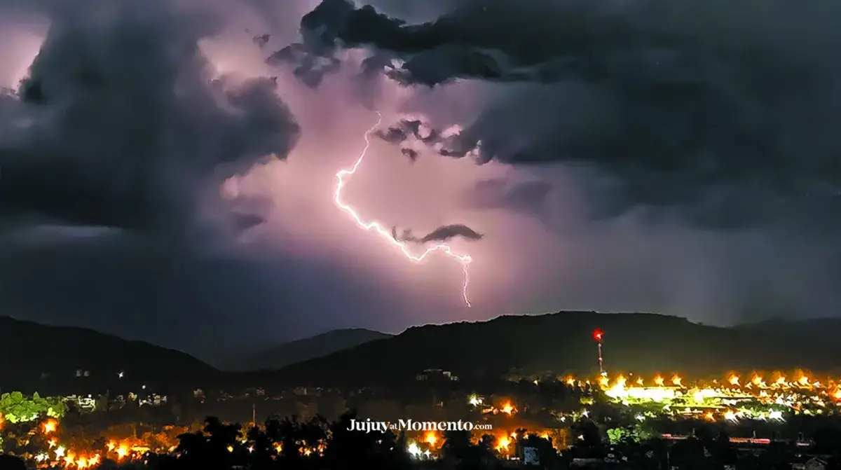 El Servicio Meteorológico Nacional dio aviso de que Jujuy y Salta se encuentran bajo alerta por tormentas. 