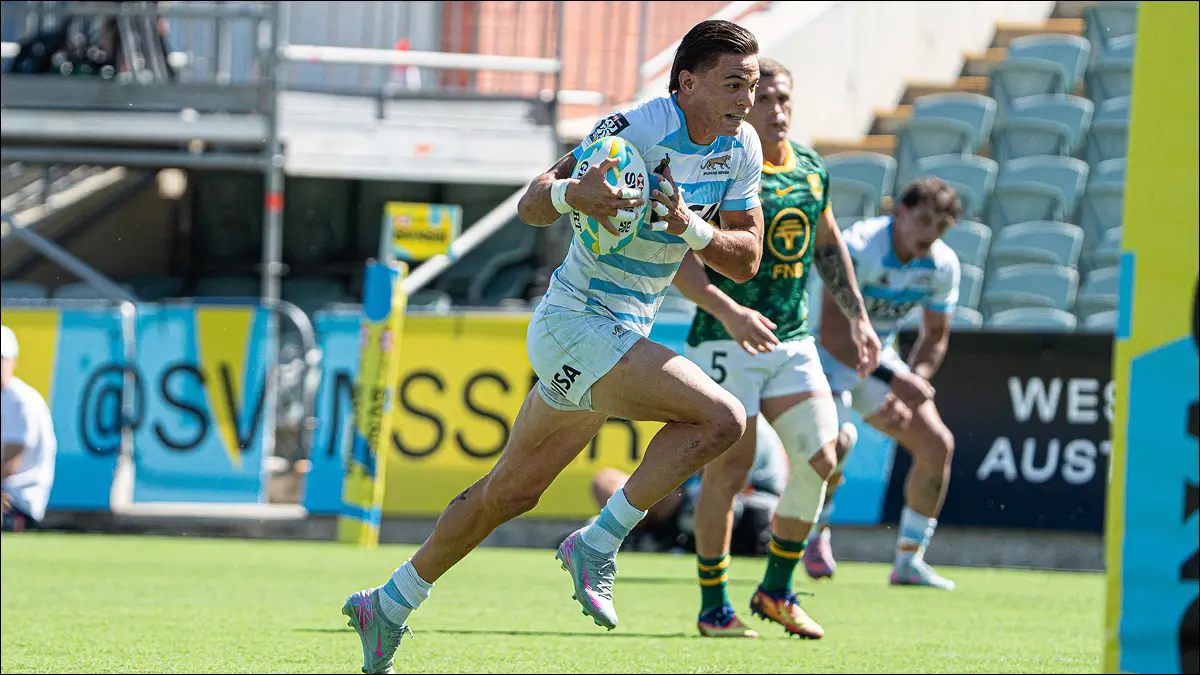 ACCIÓN. Marcos Moneta busca espacios en Perth, donde el conjunto nacional no logró meterse en semifinales.