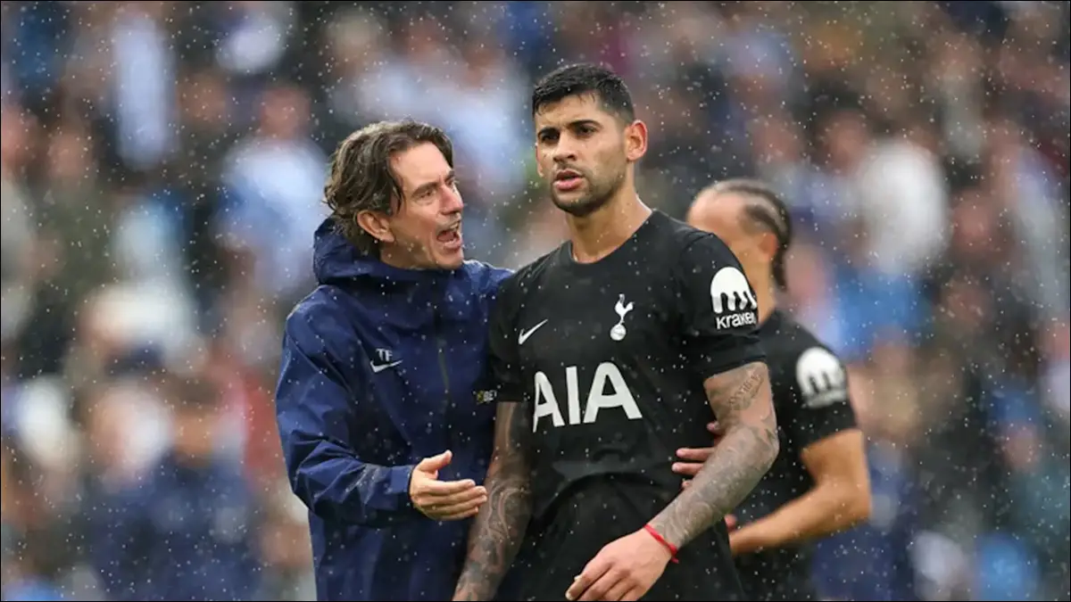 CAPITÁN. Romero quedó en el centro de la escena tras sus publicaciones y el entrenador fijó postura en conferencia.