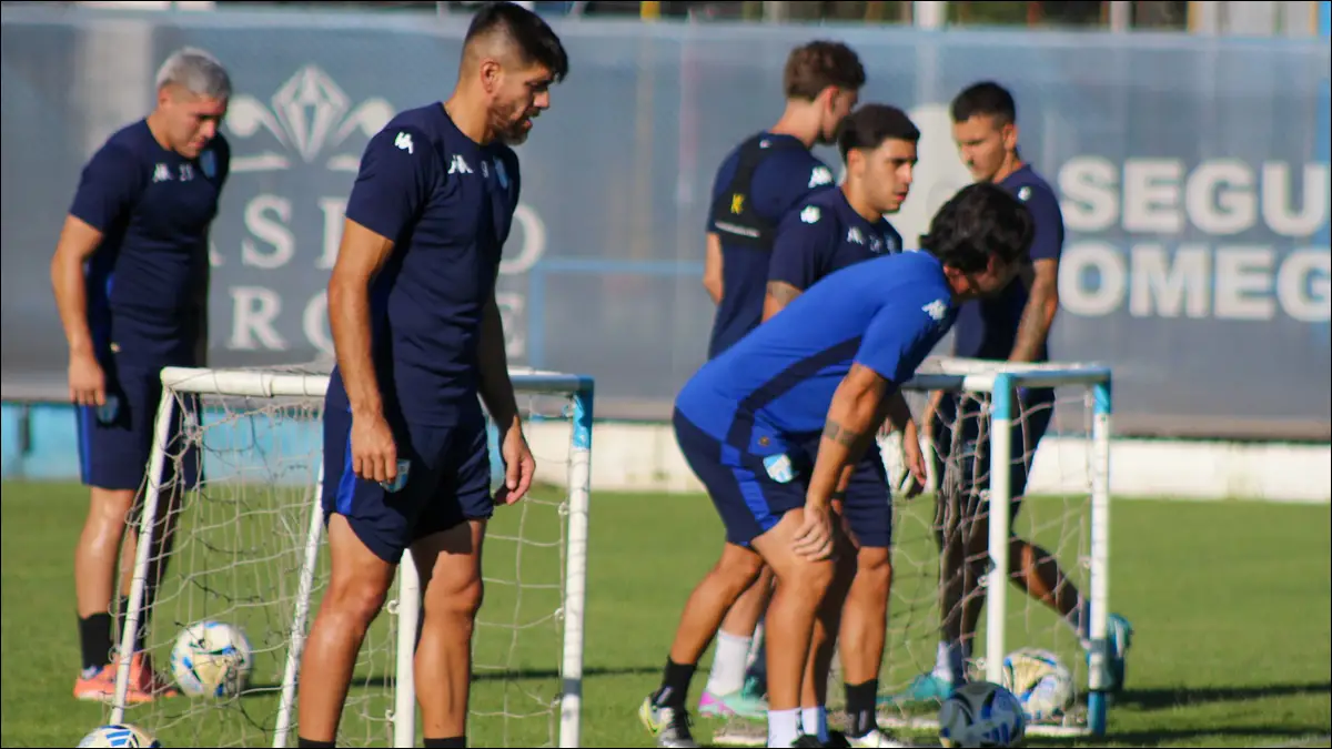 ENTRENAMIENTO. Los jugadores del “Decano” ultimaron la preparación a la espera de una tarde clave lejos de Tucumán.