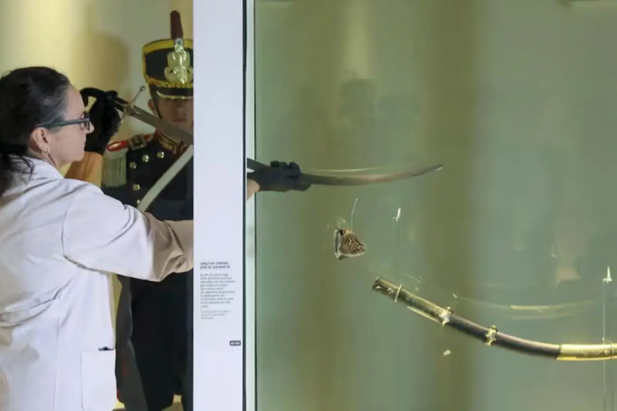 Hoy trasladan el sable de San Martín del Museo Histórico.