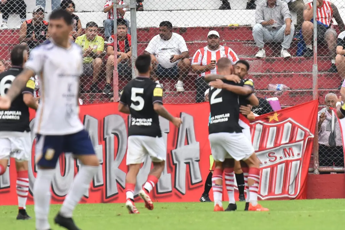 CONTUNDENTE. En un partido de mayor a menor, el equipo de Yllana se impuso ante el conjunto de Villa Alem | FOTO: Osvaldo Ripoll para LA GACETA.