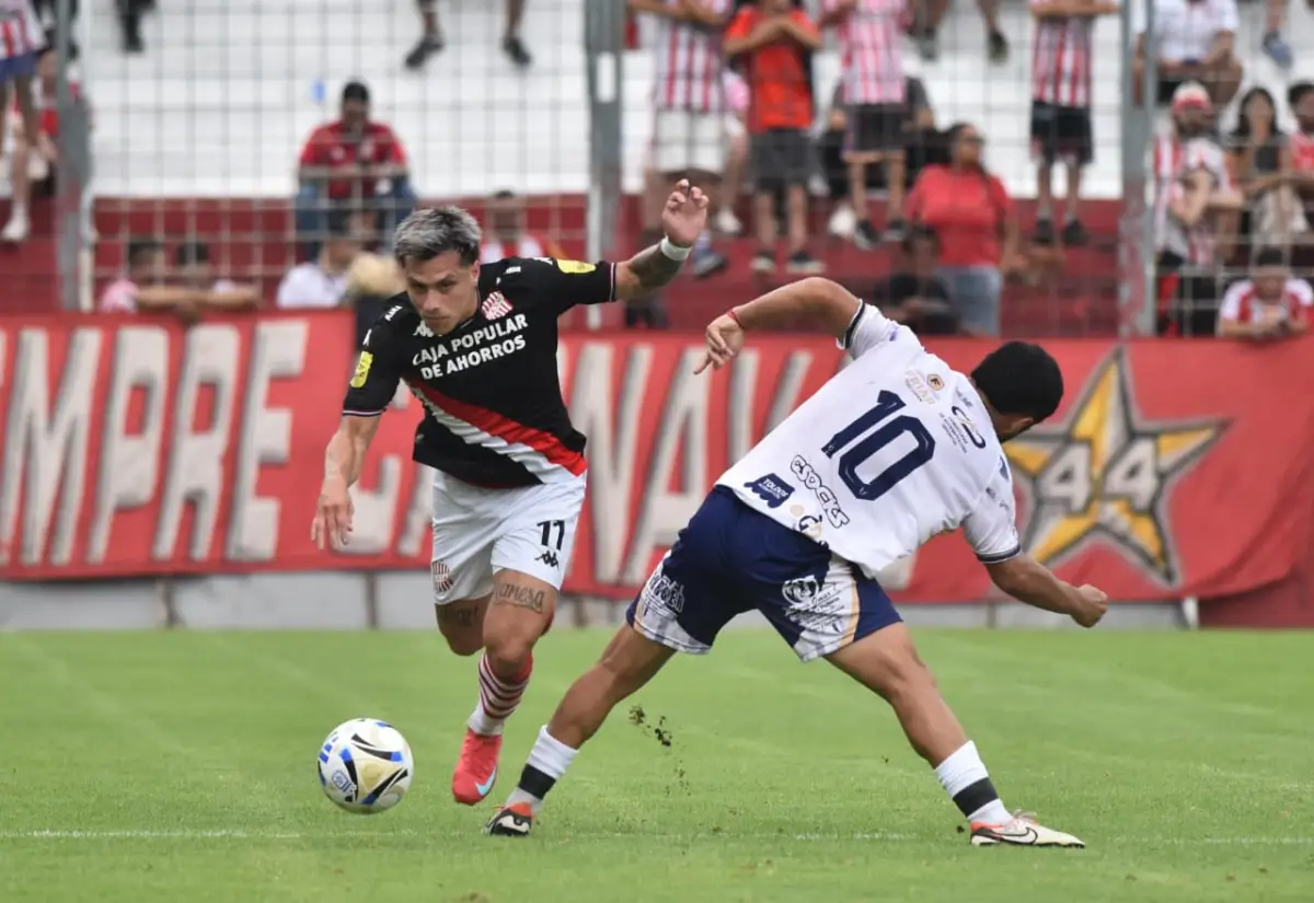AMISTOSO. En un partidazo, el conjunto de Yllana se encuentra en ventaja parcial sobre el equipo de Villa Alem | FOTO: Osvaldo Ripoll para LA GACETA.