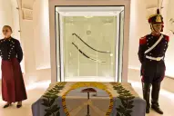 La historia del sable corvo de San Martín: batallas, donación y regreso a los Granaderos