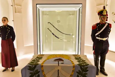 La historia del sable corvo de San Martín: batallas, donación y regreso a los Granaderos