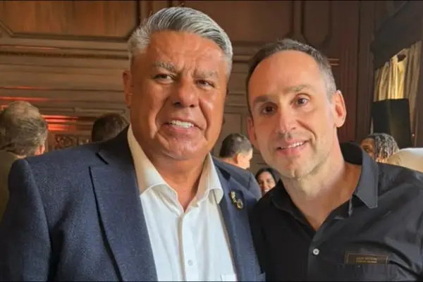 Claudio Chiqui Tapia en la previa del Super Bowl: la foto que desató críticas y encuentro con un polémico empresario vinculado a Jeffrey Epstein