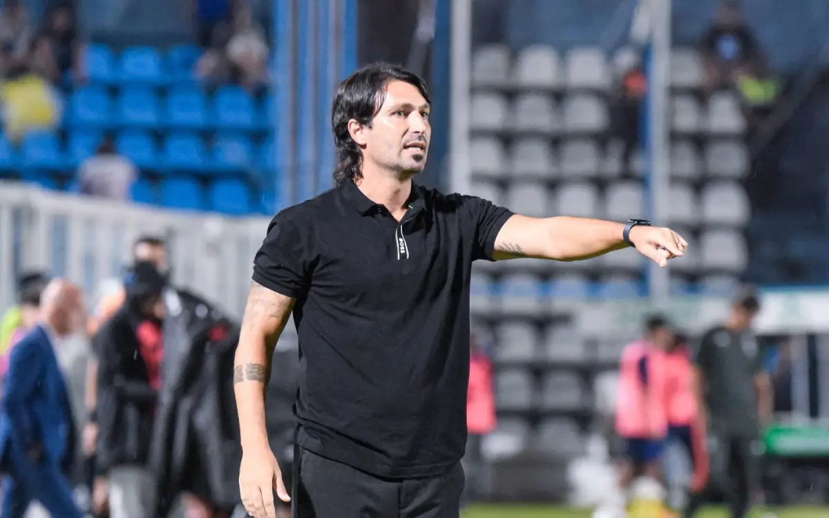 DURO ANÁLISIS. Tras la derrota, el DT Decano fue crítico sobre el funcionamiento del equipo.