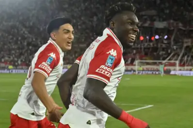 Por un cabezazo de Jordy Caicedo, Huracán se quedó con el clásico ante San Lorenzo