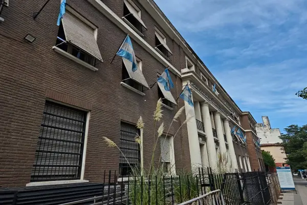 Prorrogan la prisión preventiva para un acusado de atacar a un vecino a puñaladas