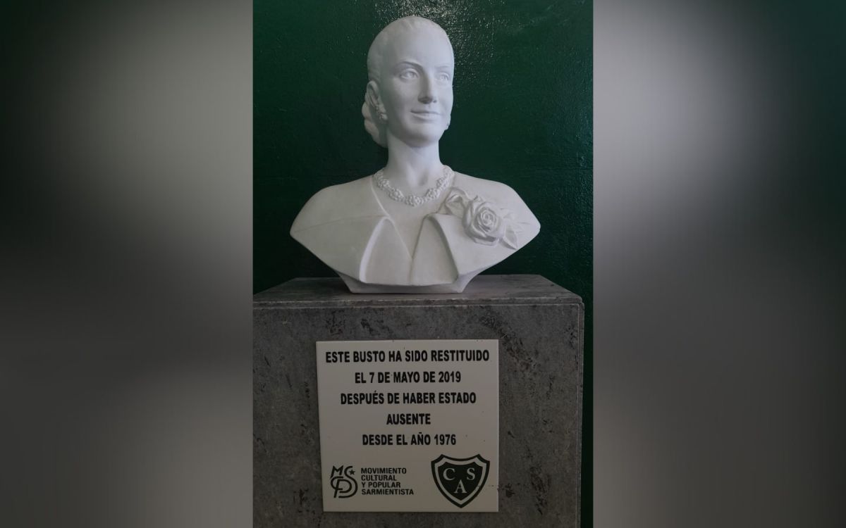 MEMORIA. El busto de Eva Duarte, uno de los grandes símbolos del estadio de Junín.