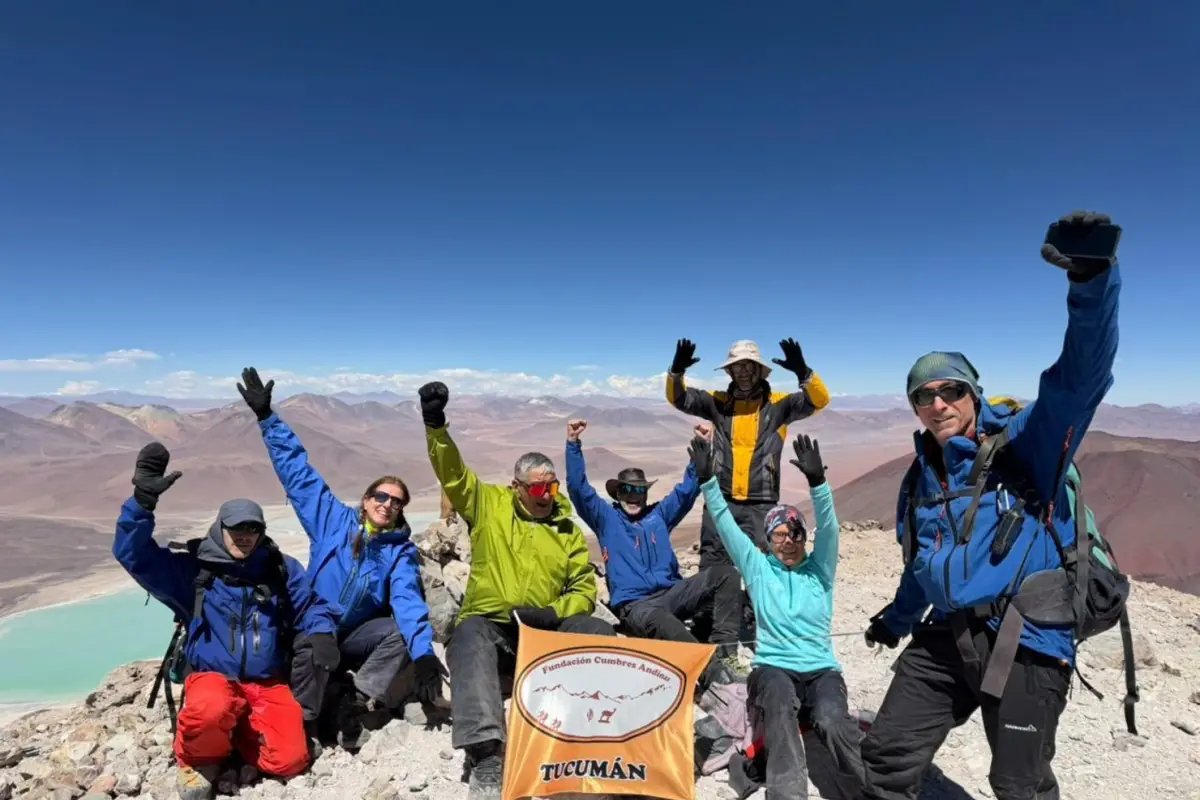 El grupo de montañistas tucumanos hizo cumbre en el Lincacabur.
