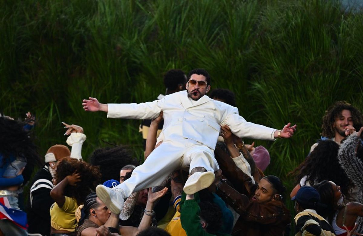 SU ELECCIÓN. Bad Bunny realizó casi todo su show en español, en una decisión que reforzó su identidad cultural. / NFL