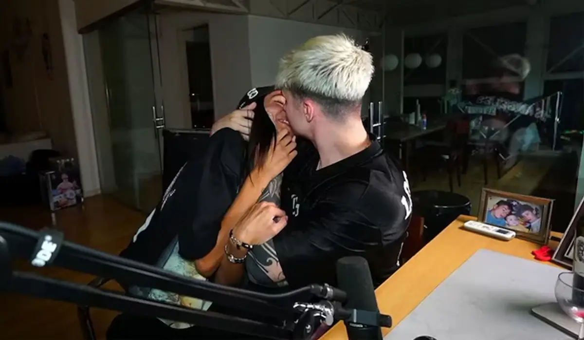 Los seguidores del influencer llevaron a la pareja al extremo de blanquear cuál era la situación entre ambos.