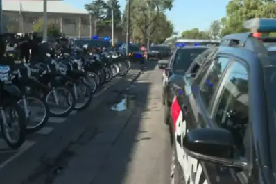 Tensión en Santa Fe: el Gobierno pasó a disponibilidad a 20 policías tras el abandono de patrulleros en Rosario