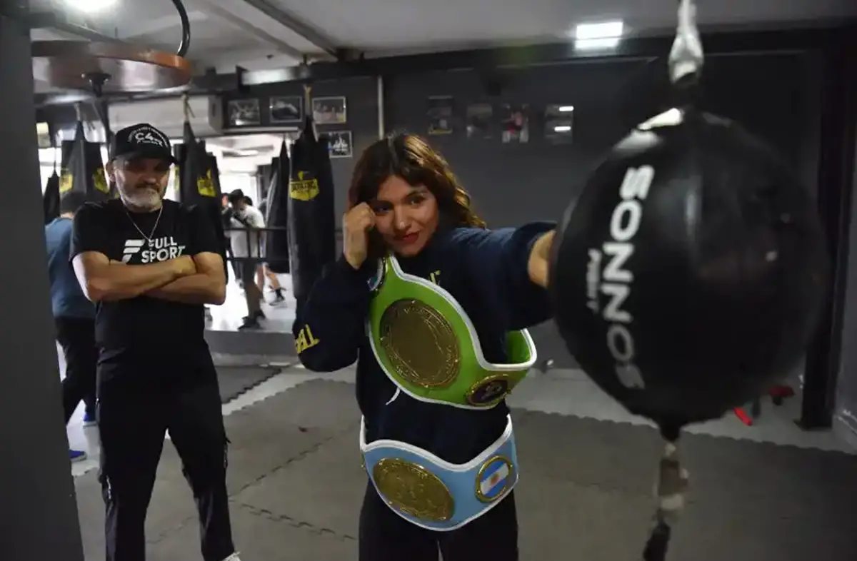 Verónica Ruiz quiere conquistar la corona del mundo en Hermosillo, México.