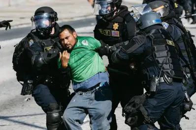 Tenso cruce en Washington por el trato a los migrantes