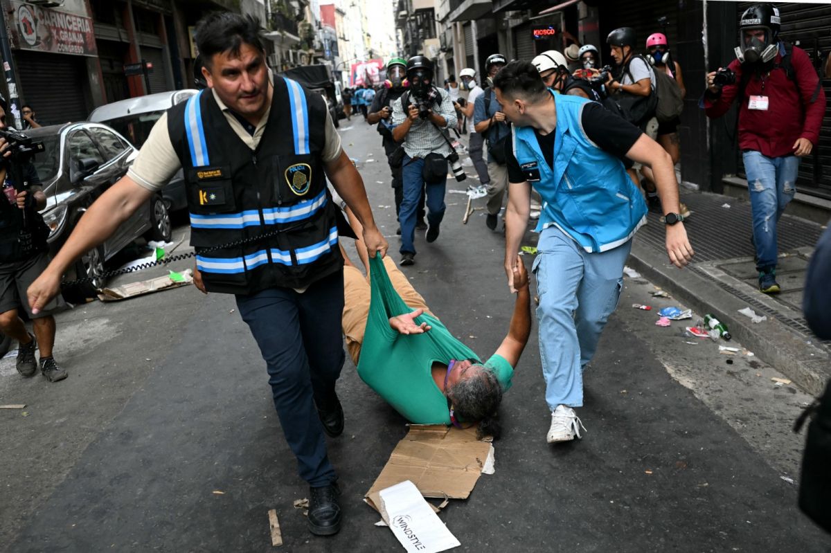 Incidentes frente al Congreso durante la marcha contra la reforma laboral: al menos 11 detenidos
