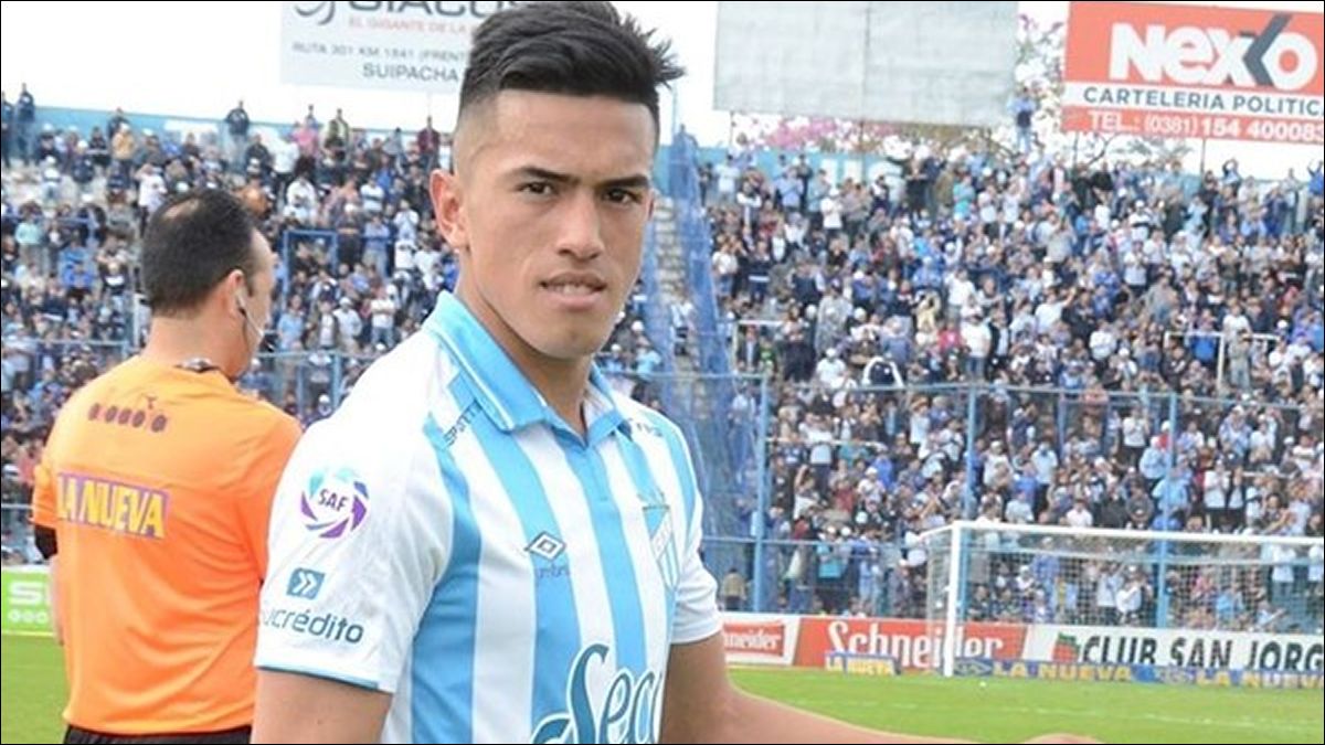 ORÍGENES. Cuello, en su etapa con la camiseta del “Decano”, antes de iniciar su recorrido en el fútbol brasileño.