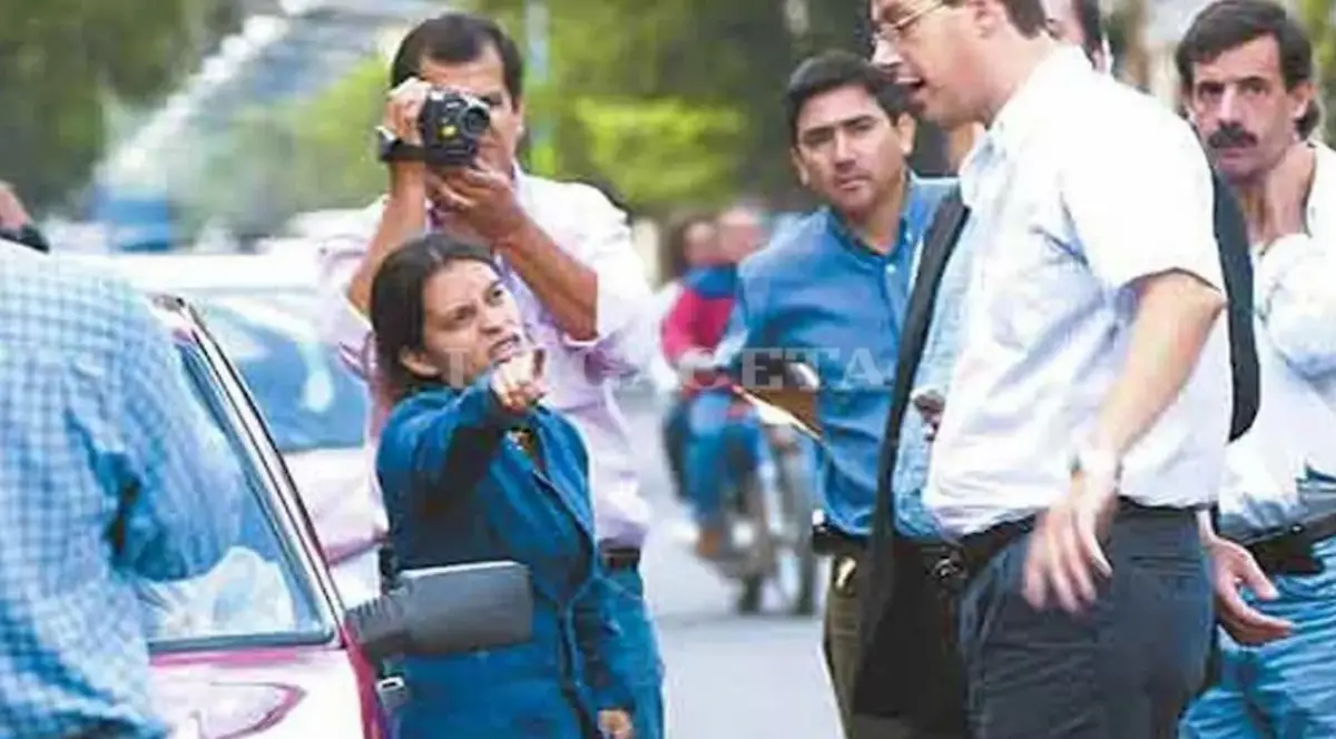 Virginia Mercado durante la reconstrucción del crimen. Detrás de ella, el fiscal Alejandro Noguera.