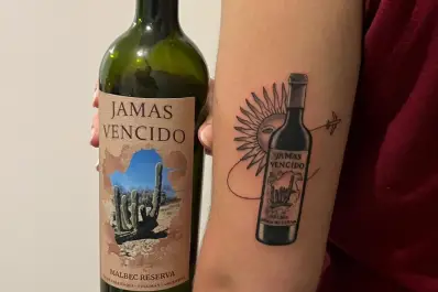 Más que 100 puntos Parker: la mensaje del vino tucumano que terminó tatuado en el brazo de una joven francesa
