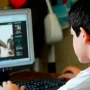 Adolescencia y pornografía: El inicio sexual ya no es un vínculo real, cuando las pantallas reemplazan la piel