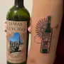 Más que 100 puntos Parker: el mensaje del vino tucumano que terminó tatuado en el brazo de una joven francesa