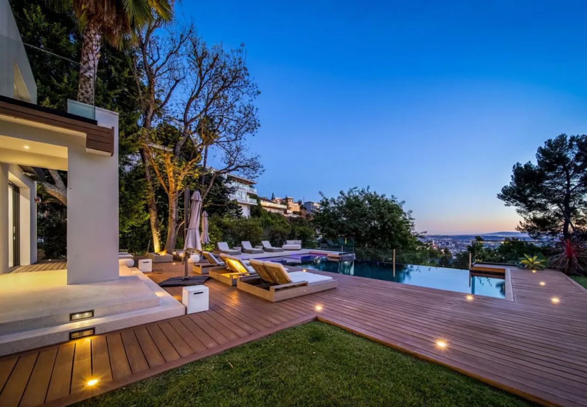 La mansión de Bud Bunny en Los Ángeles tiene una imponente vista panorámica