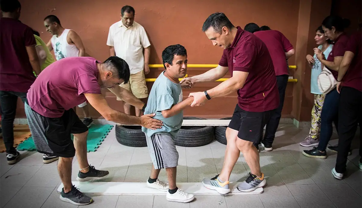 PRÁCTICA. La pasantía permite integrarse a talleres terapéuticos en un centro especializado en discapacidad.