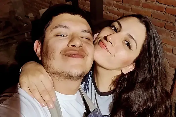 Mientras muchos salen a cenar, ellos celebran San Valentín trabajando codo a codo en su sueño