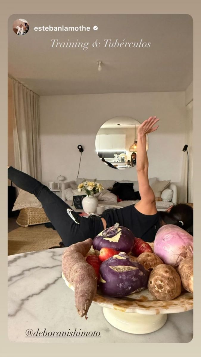 HUMOR Y AMOR: Los tortolitos no pierden el sentido del humor en su escapada.