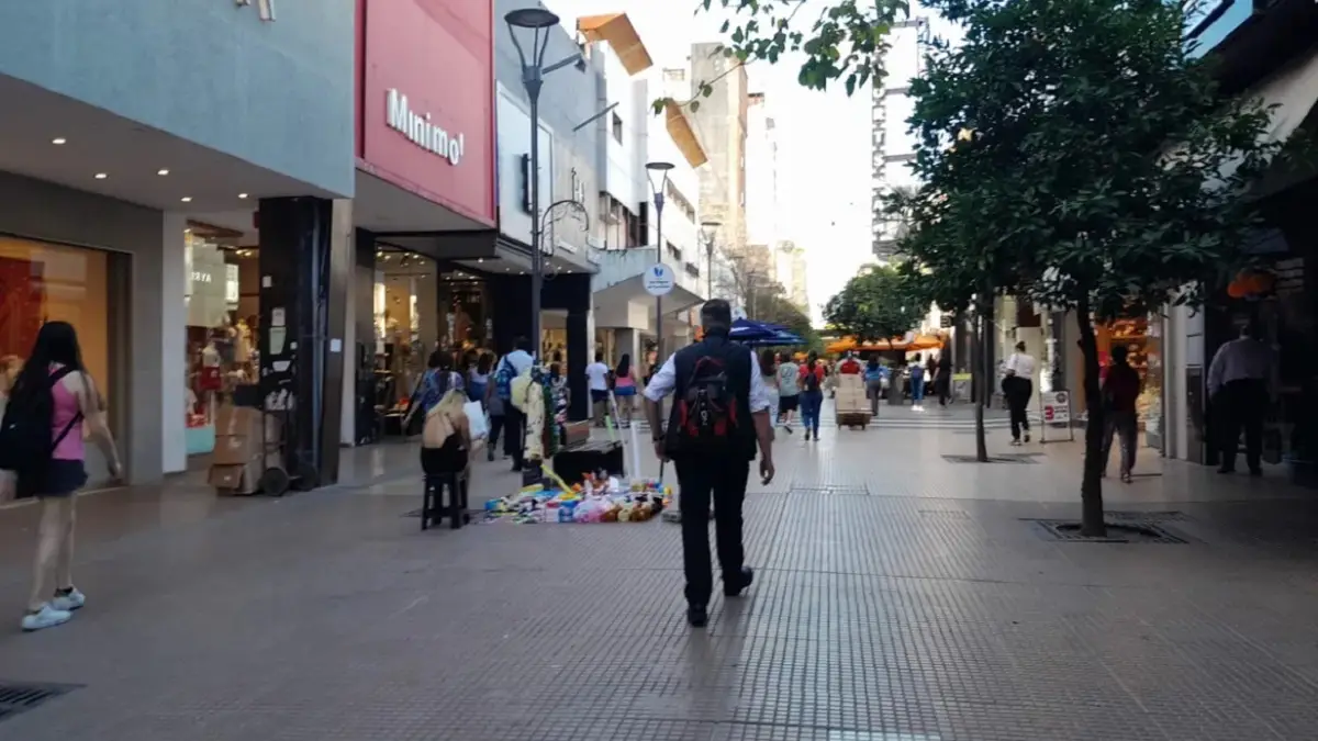 Comercio en San Miguel de Tucumán. Foto archivo.