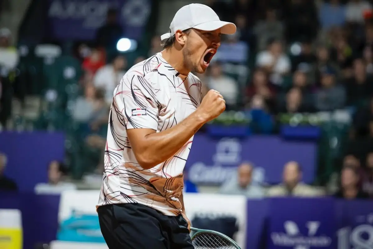 COMO EN AUSTRALIA. Luciano Darderi volvió a vencer a Sebastián Báez y definirá el ATP de Buenos Aires mañana.