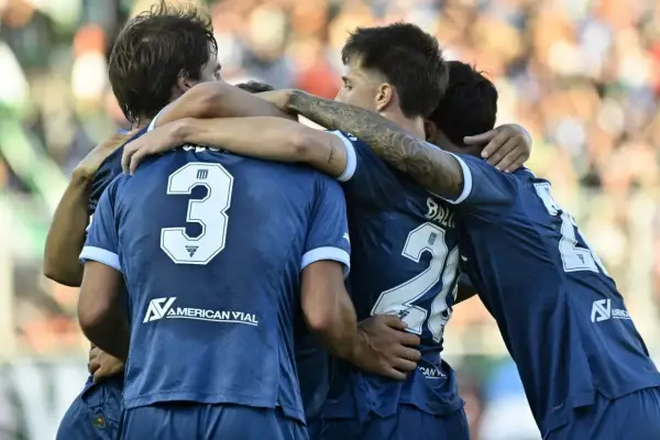 Racing venció a Banfield por 2 a 0 y llega con impulso al duelo contra Boca